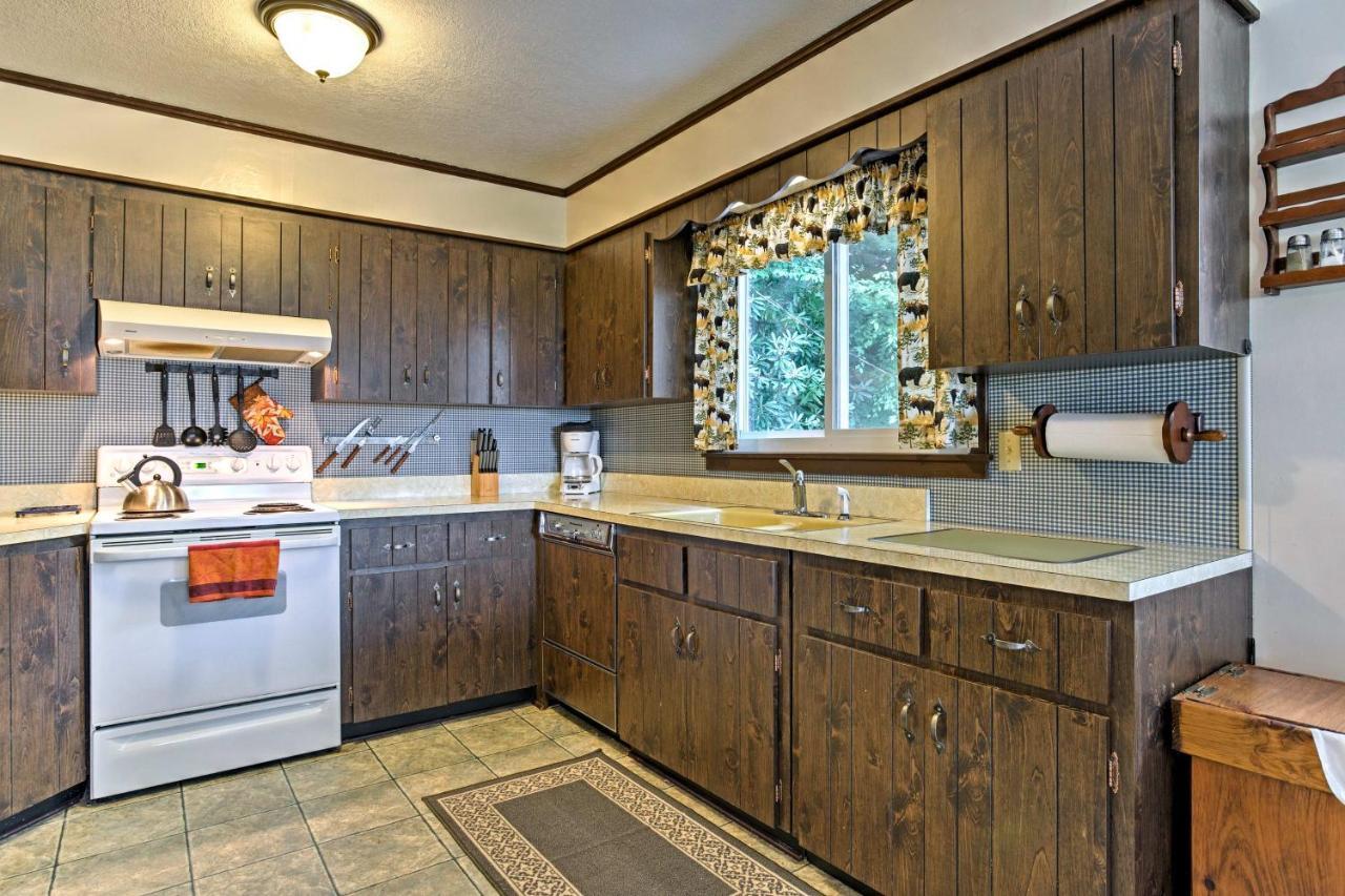 Secluded Mountain Home With Stunning Views And Deck! Bryson City Eksteriør bilde